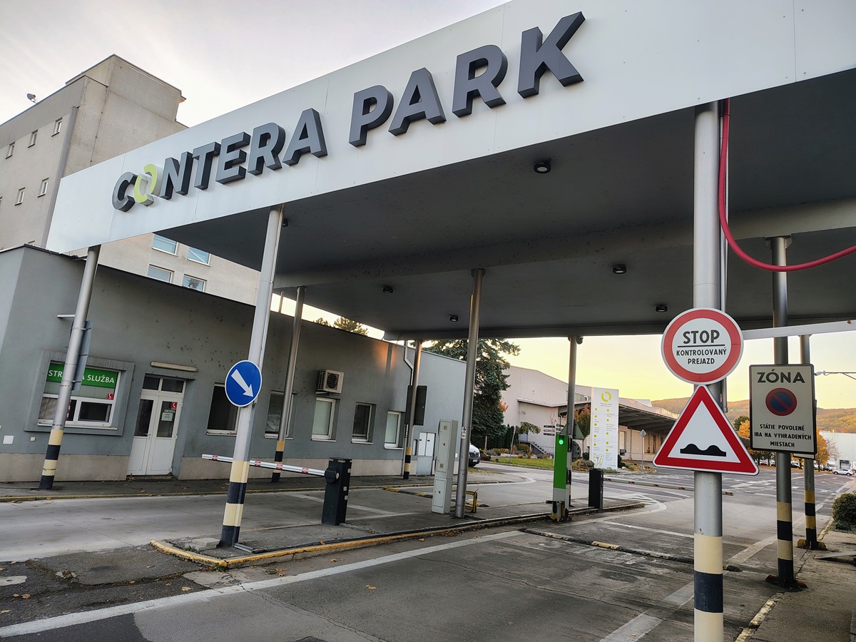 В’їзд на склад VOKKY зі шлагбаумом